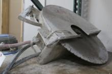 Hydraulic saw with blade