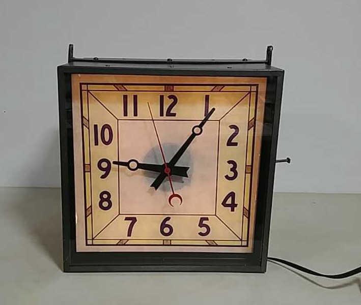 DS hanging clock