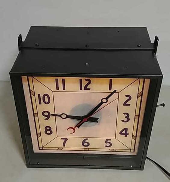 DS hanging clock