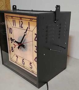 DS hanging clock