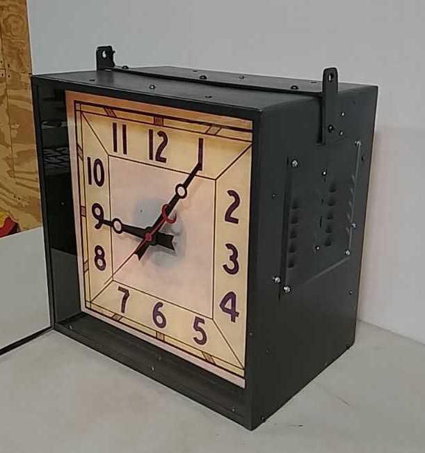 DS hanging clock