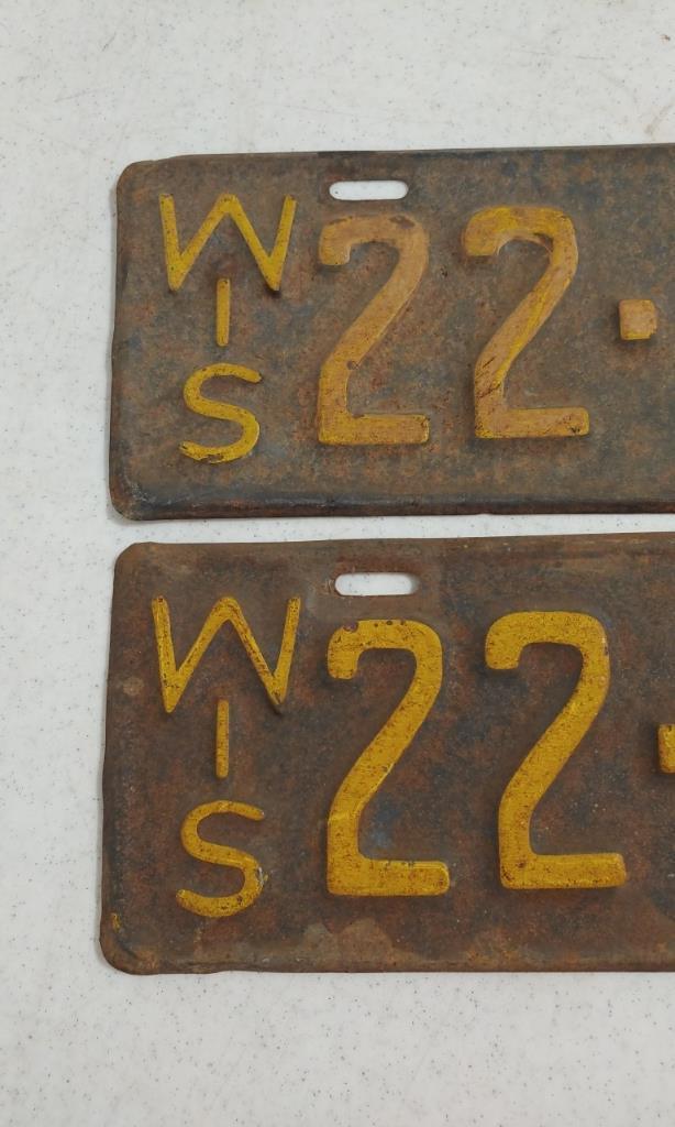 Wisconsin 1931 license plates- pair