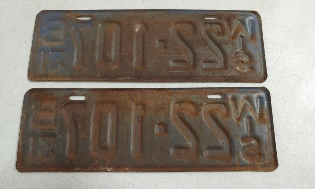 Wisconsin 1931 license plates- pair