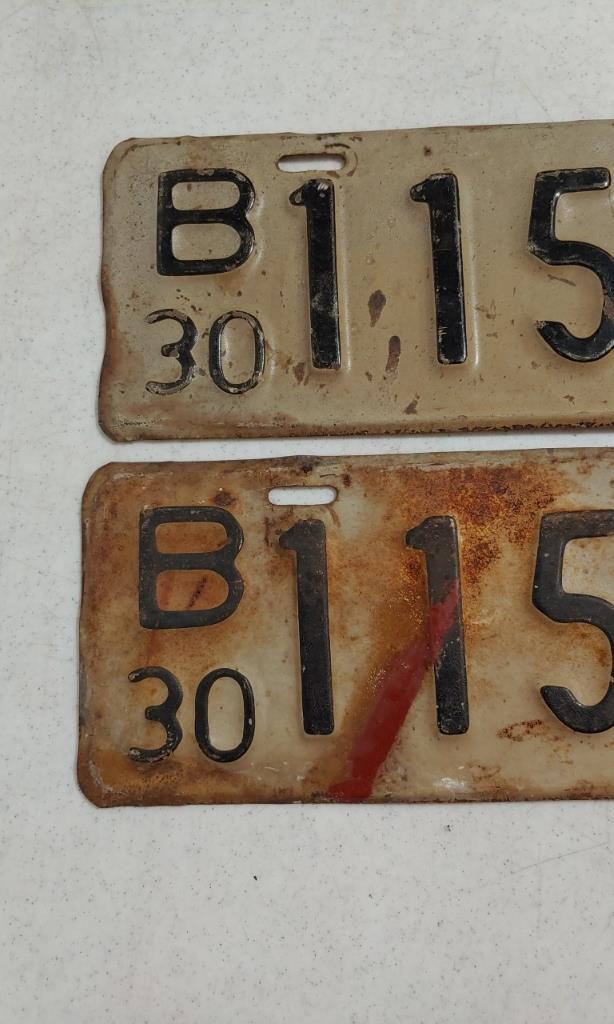 Wisconsin 1930 license plates- pair