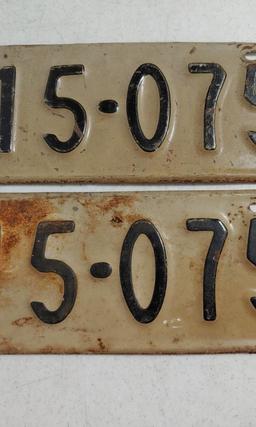 Wisconsin 1930 license plates- pair