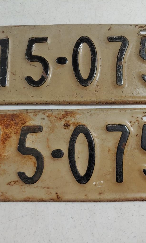 Wisconsin 1930 license plates- pair