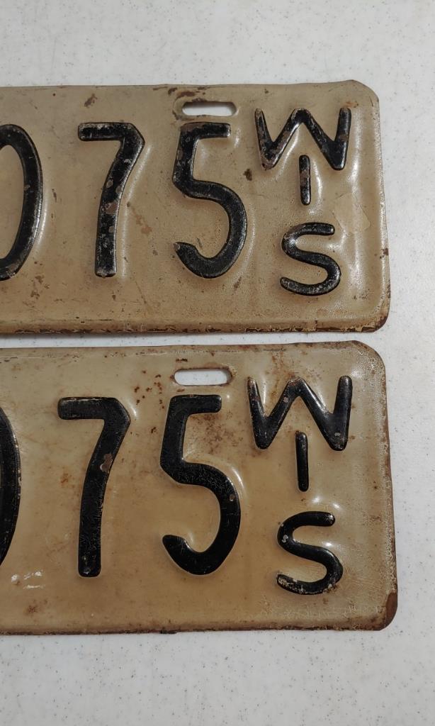 Wisconsin 1930 license plates- pair