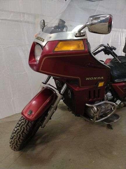 Motorcycle 1983 HONDA GL1100 (GOLDWING)