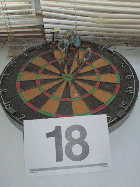 TAVERNER PUB  DARTBOARD WITH DARTS