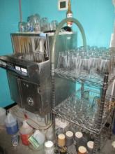 PROFESSIONAL DISCONNECT REQUIREDLOT-PERLICK COMMERCIAL DISH WASHER AND RACK WITH ASST. GLASSES