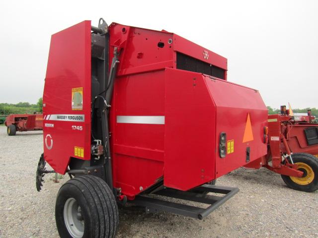 1774 1745 MASSEY FERGUSON / HESSTON RND BALER W/540 PTO WITH MONITOR S/N:AGGMESH0GHK117296