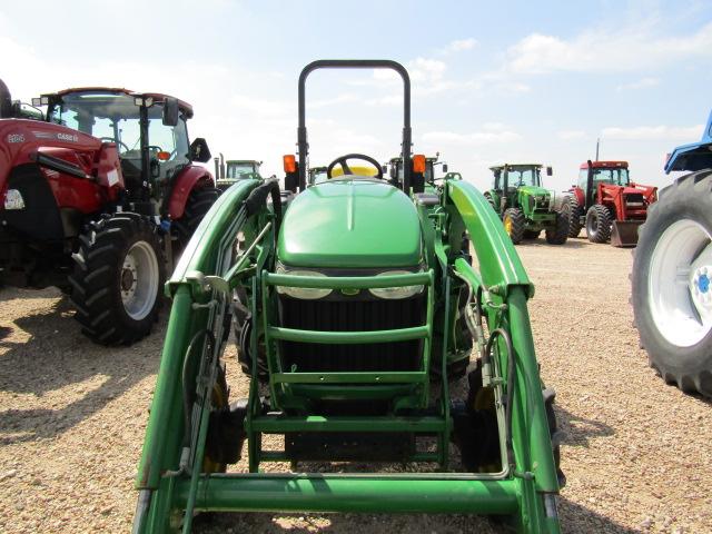 1866 4520 JOHN DEERE 2 POST MFD W/400X JOHN DEERE LOADER 13.6X28 1028HRS 2004 MODEL 1028 S/N:LV4520P