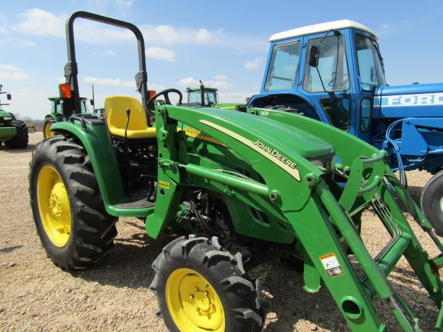 1866 4520 JOHN DEERE 2 POST MFD W/400X JOHN DEERE LOADER 13.6X28 1028HRS 2004 MODEL 1028 S/N:LV4520P