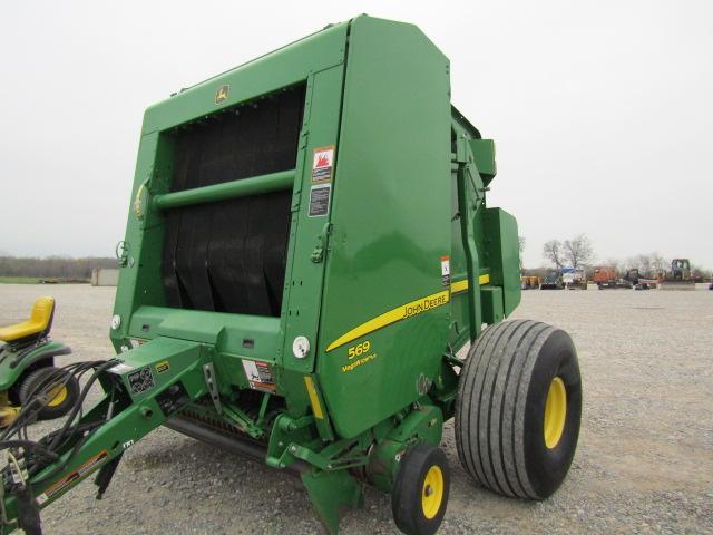 1875 569 JOHN DEERE MEGA WIDE PLUS ROUND BALER W/540 PTO & MON 20956BALE 2013 MODEL S/N:E00569XPDE40