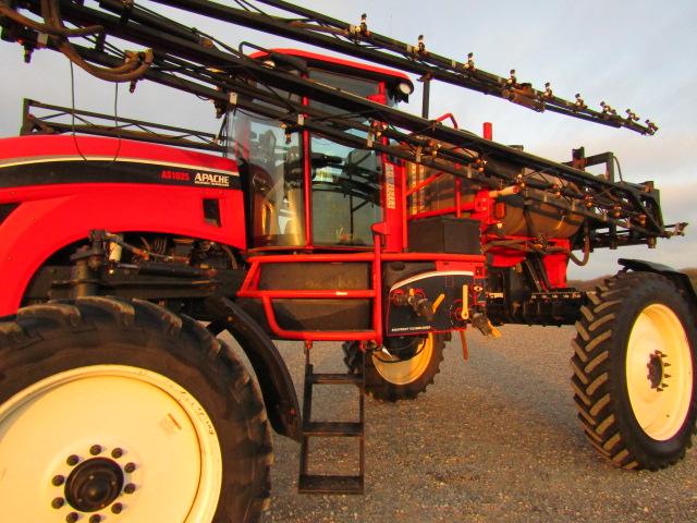 1884 AS1025 APACHE SELF PROPELLED SPRAYER C/A 380/90R46 2002HRS 2014 MODEL 90' BOOM 20'' SPACING W/