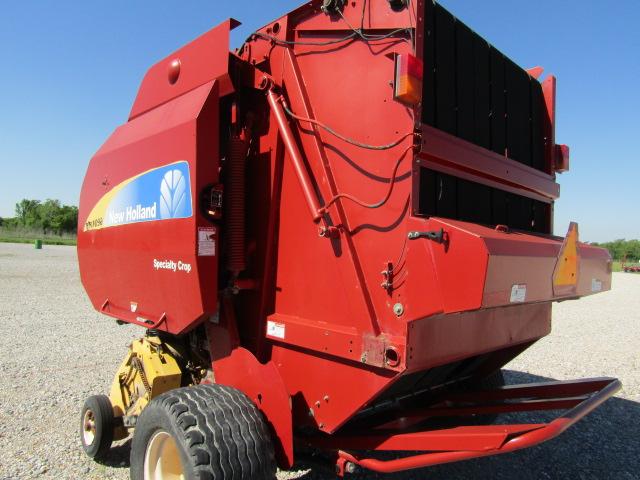 1982 BR7090 NEW HOLLAND ROUND BALER W/PTO 1000 NO MON S/N:YAN045538