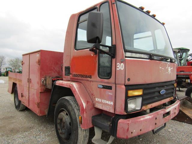 8870 1986 6600 FORD SERVICE TRUCK NO TITLE "SALVAGE BAD CLUTCH"