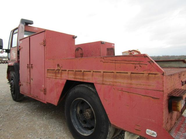 8870 1986 6600 FORD SERVICE TRUCK NO TITLE "SALVAGE BAD CLUTCH"