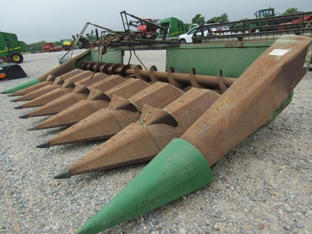 9290 843 JOHN DEERE 8 ROW CORN HEAD W/FINGERS ATTACHMENTS