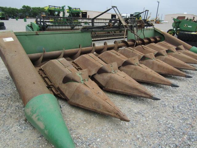 9290 843 JOHN DEERE 8 ROW CORN HEAD W/FINGERS ATTACHMENTS