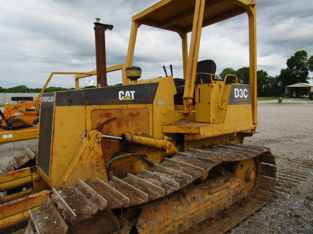 9302 D3C CAT DOZER 575 HOURS SHOWING