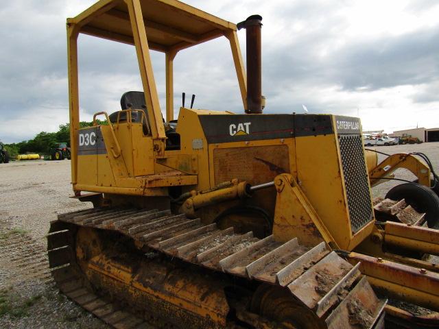 9302 D3C CAT DOZER 575 HOURS SHOWING