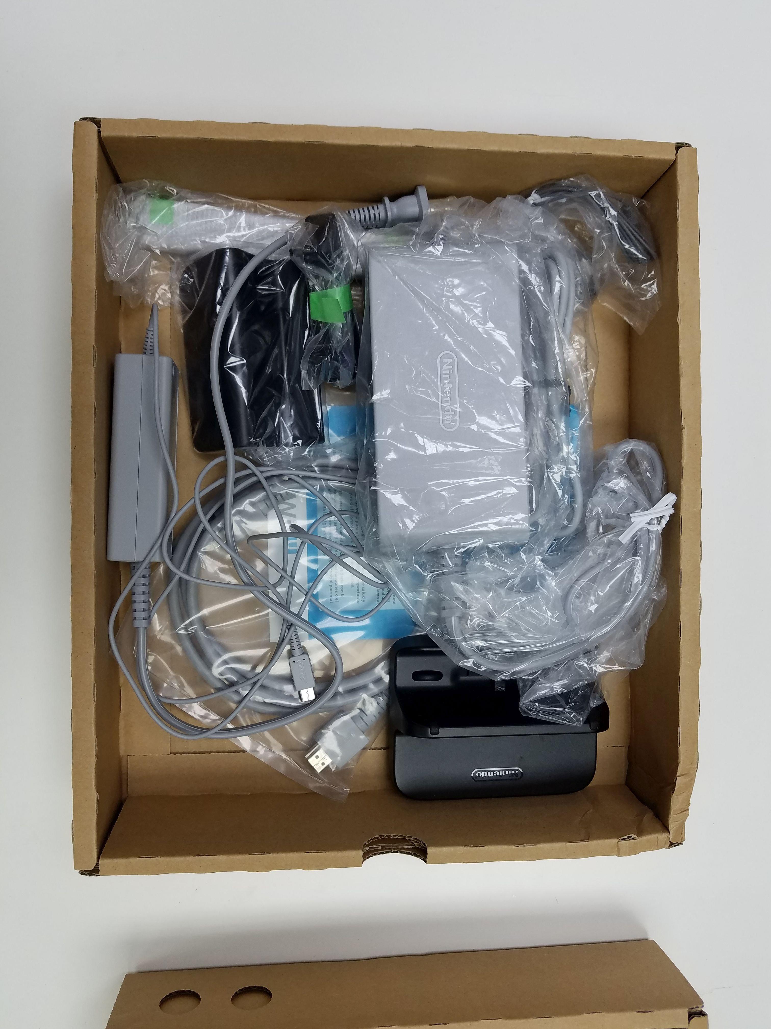 Nintendo Wii U Black Mario Kart 8 in Box with Game