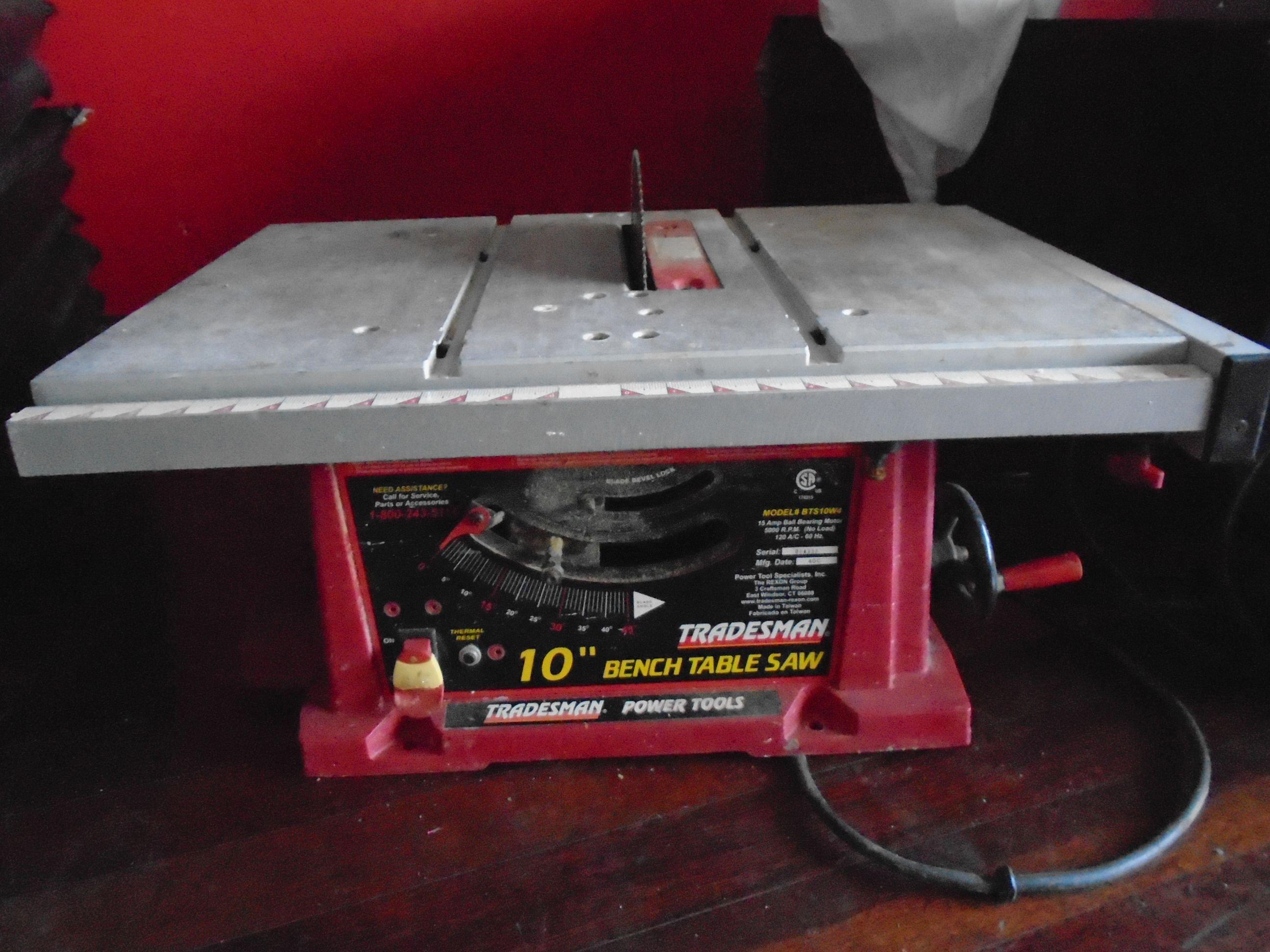 Tradesman - 10" bench table saw.