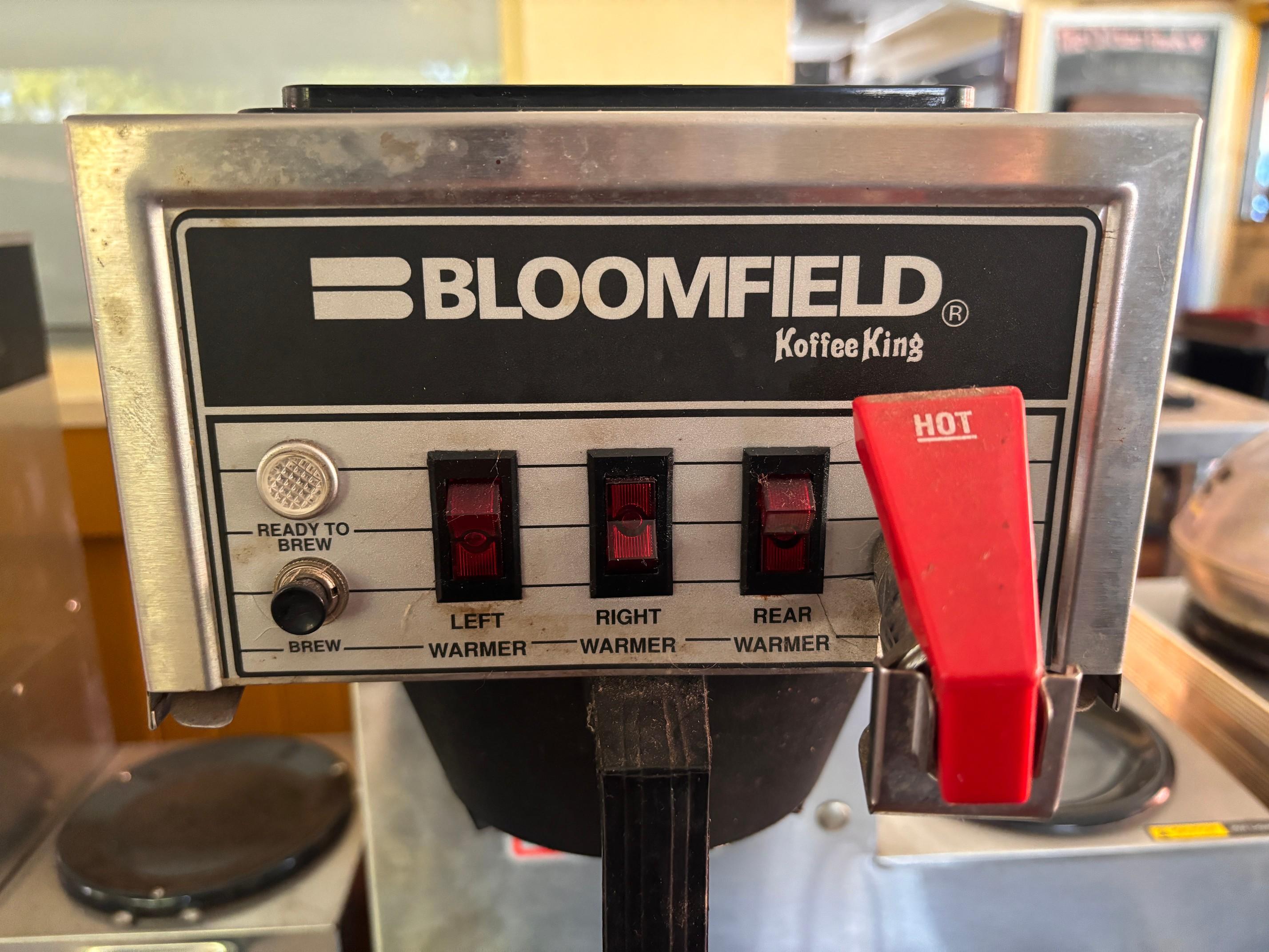 Bloomfield Coffee Maker with 2 Extra Pot Warmers