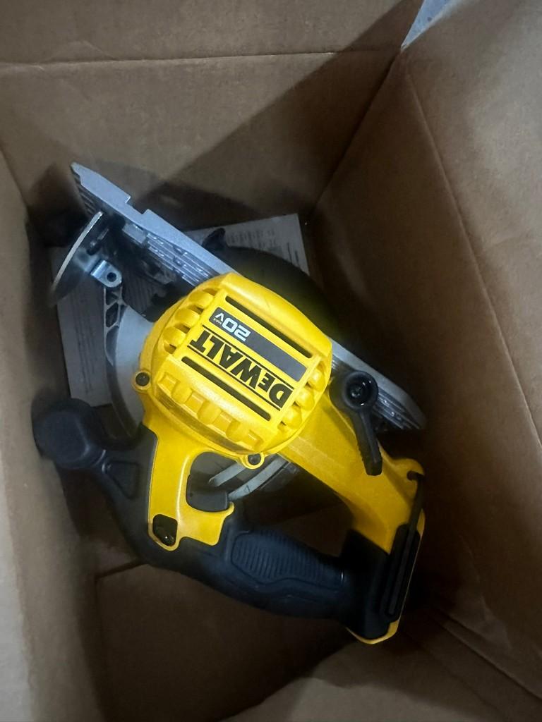 DeWalt 6 1/2 In Circular Saw