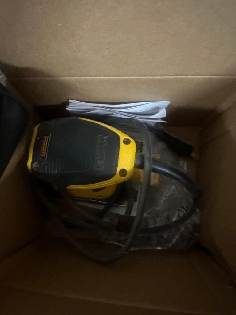 DeWalt 1/4 Sheet Palm Grip Sander