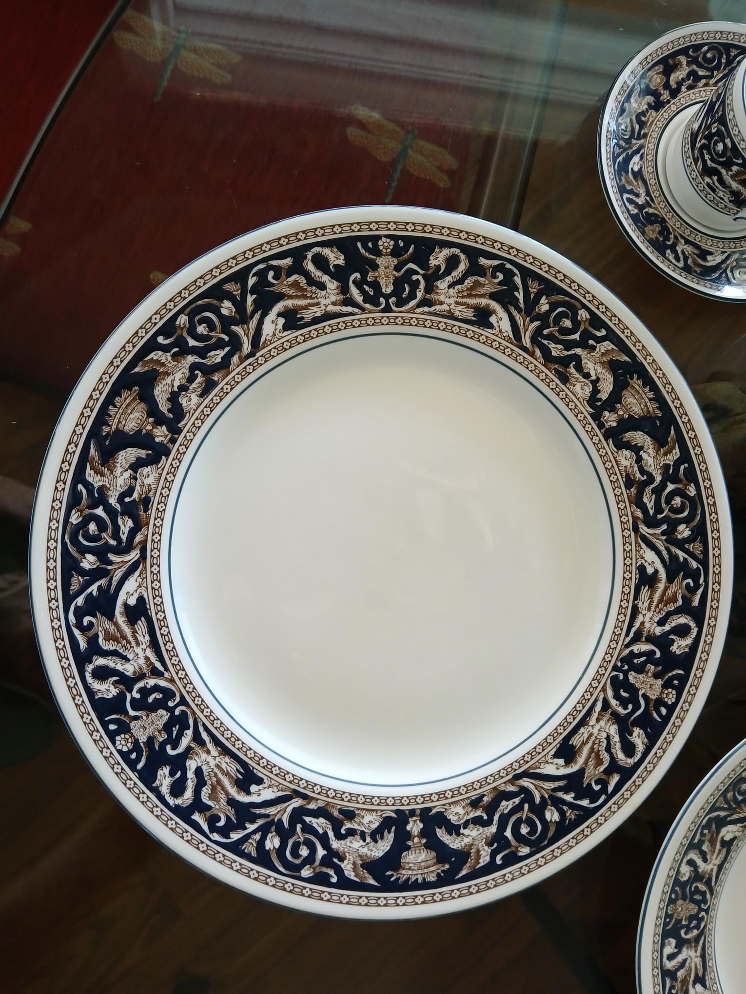 WEDGEWOOD Bone China Complete Plate Set / Made in England / Florentine Patters W1956