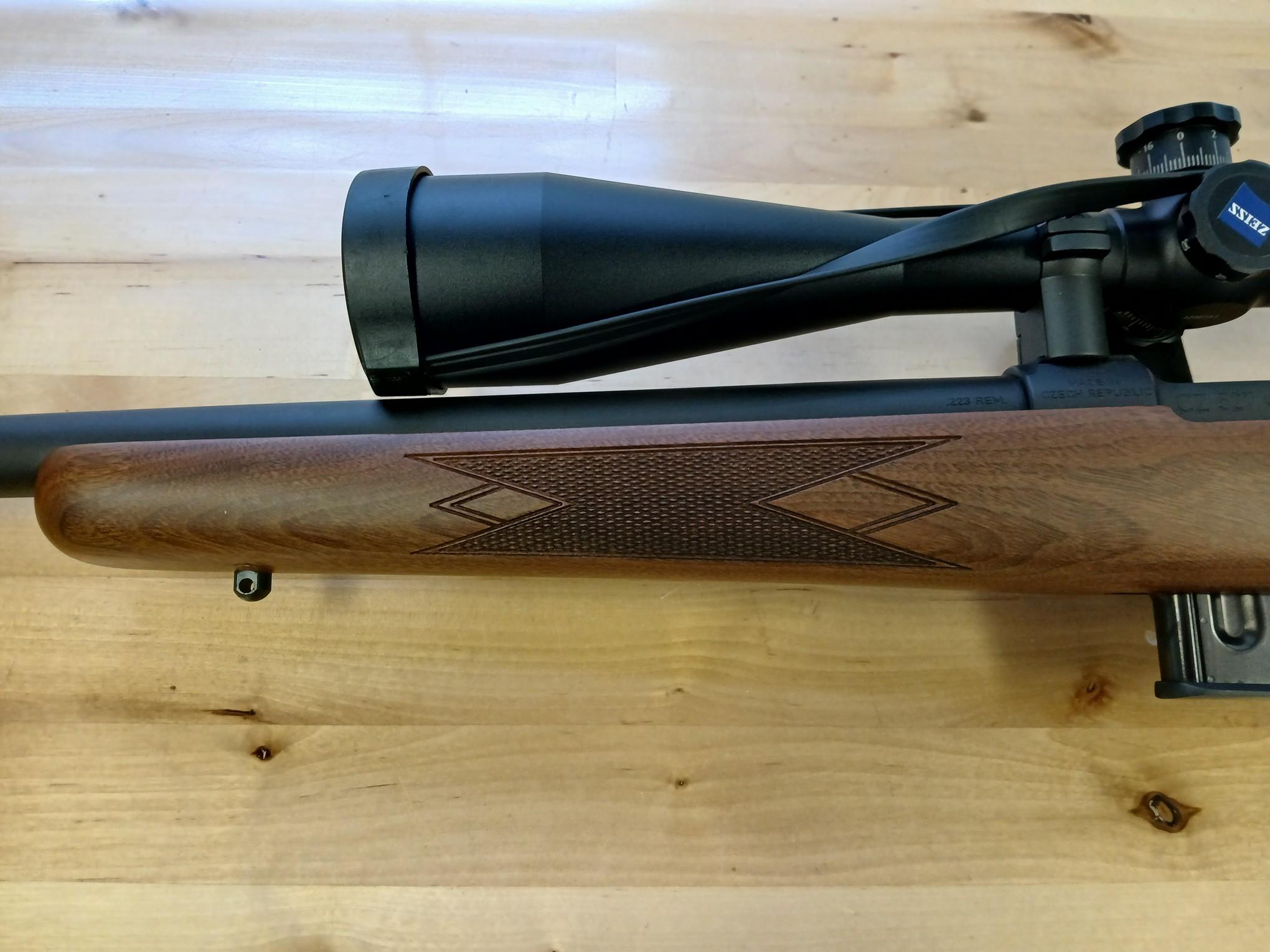 CZ 527 VARIENT 223 Remmington Hunting Rifle / Deer Rifle W/ Wood Base & Long Range W/ Carl Zeiss Sit