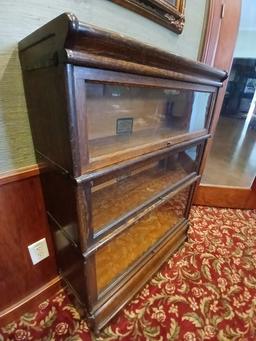 THE GLOBE-WERNICKE CO. Vintage Lawyers Book Case W/ Glass Front. This piece comes apart so the lawye