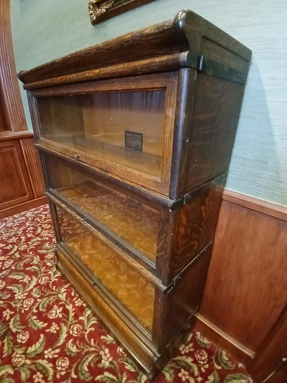 THE GLOBE-WERNICKE CO. Vintage Lawyers Book Case W/ Glass Front. This piece comes apart so the lawye