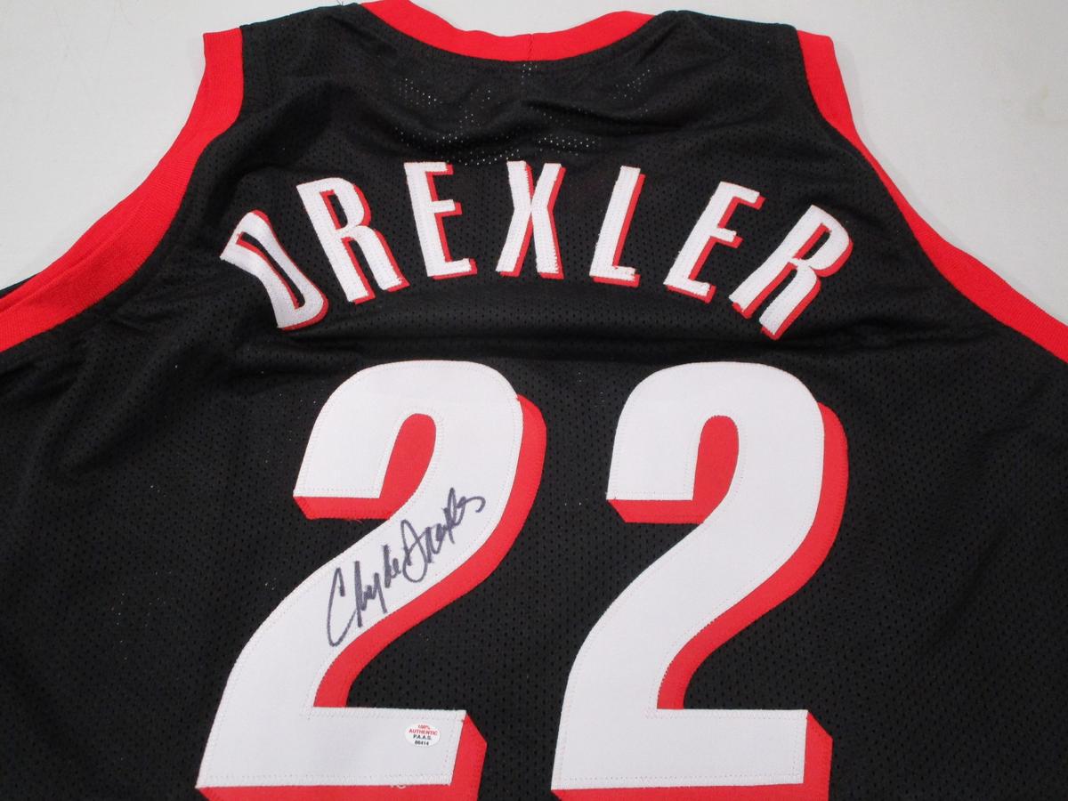 Clyde Drexler of the Portland Trailblazers signed autographed basketball jersey PAAS COA 414