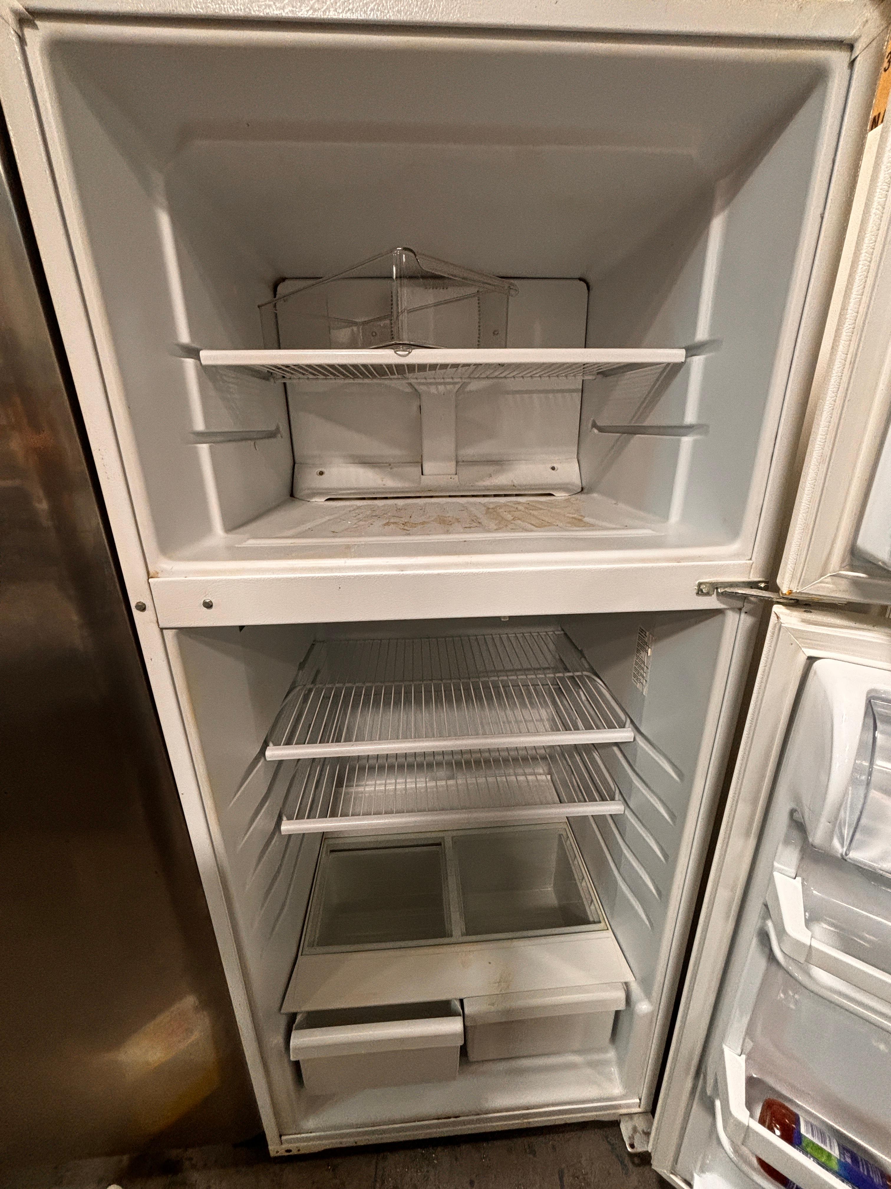 WHIRLPOOL Model #FFSS2614QS1A Residential Refrigerator / Freezer