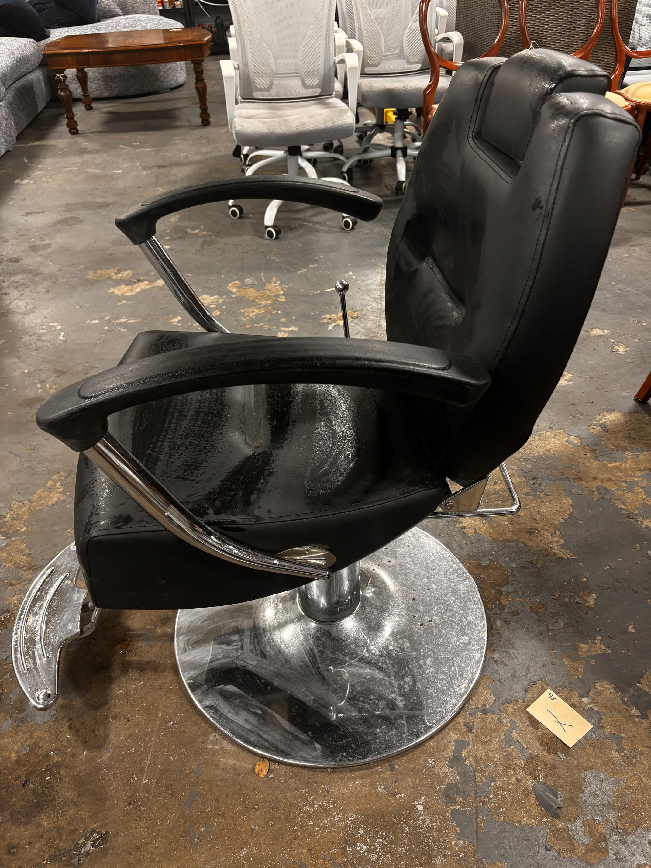 Barbers Chair W/ Hydrolic Pump - Operational Barbers Chair