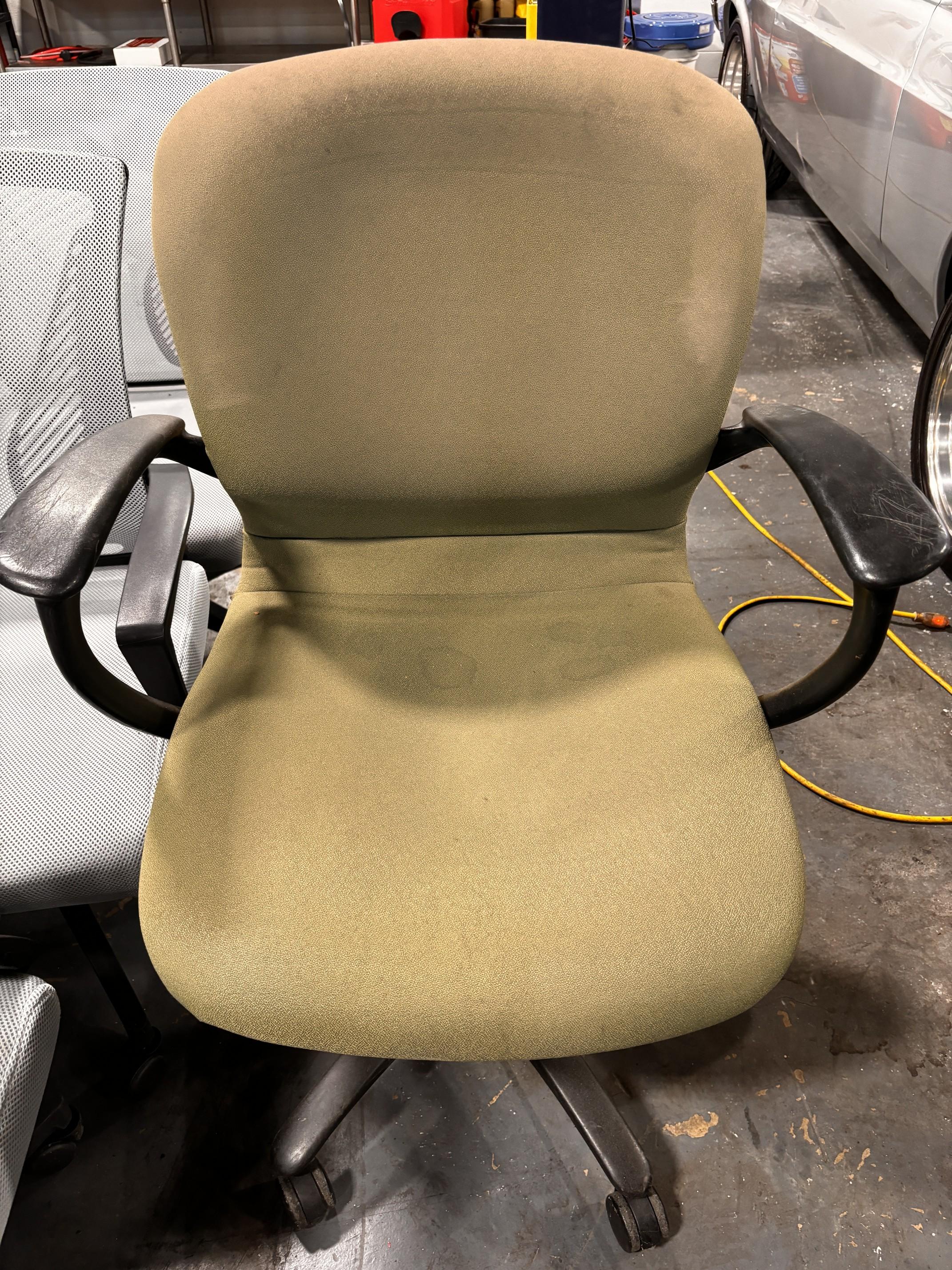 Office Chair / 5 Star Base Swivel Office Chair