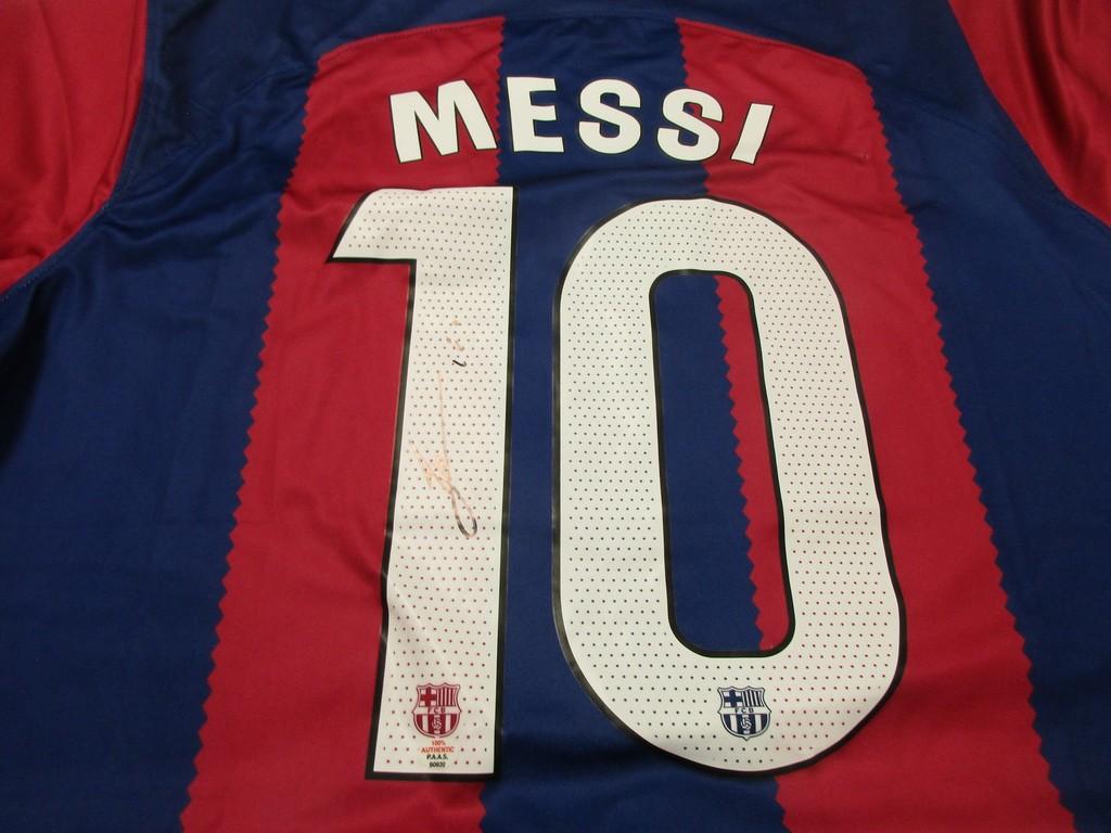 Leo Messi of Barcelona signed autographed soccer jersey PAAS COA 920