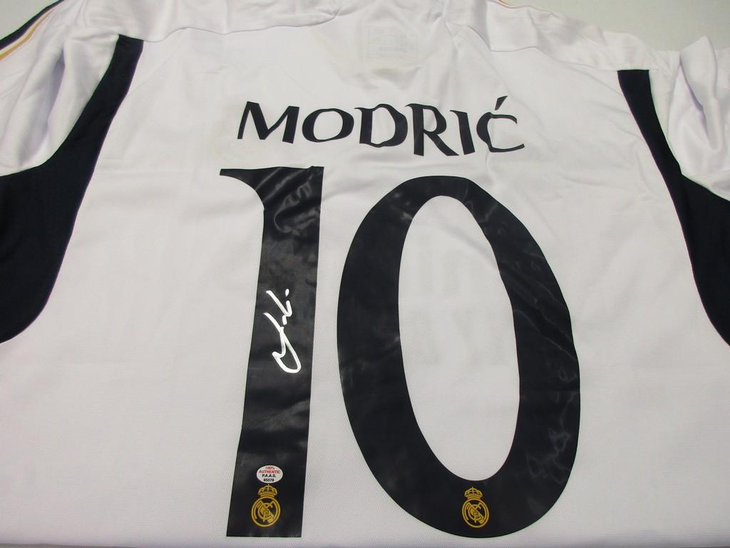 Luka Modric of Real Madrid signed autographed soccer jersey PAAS COA 578