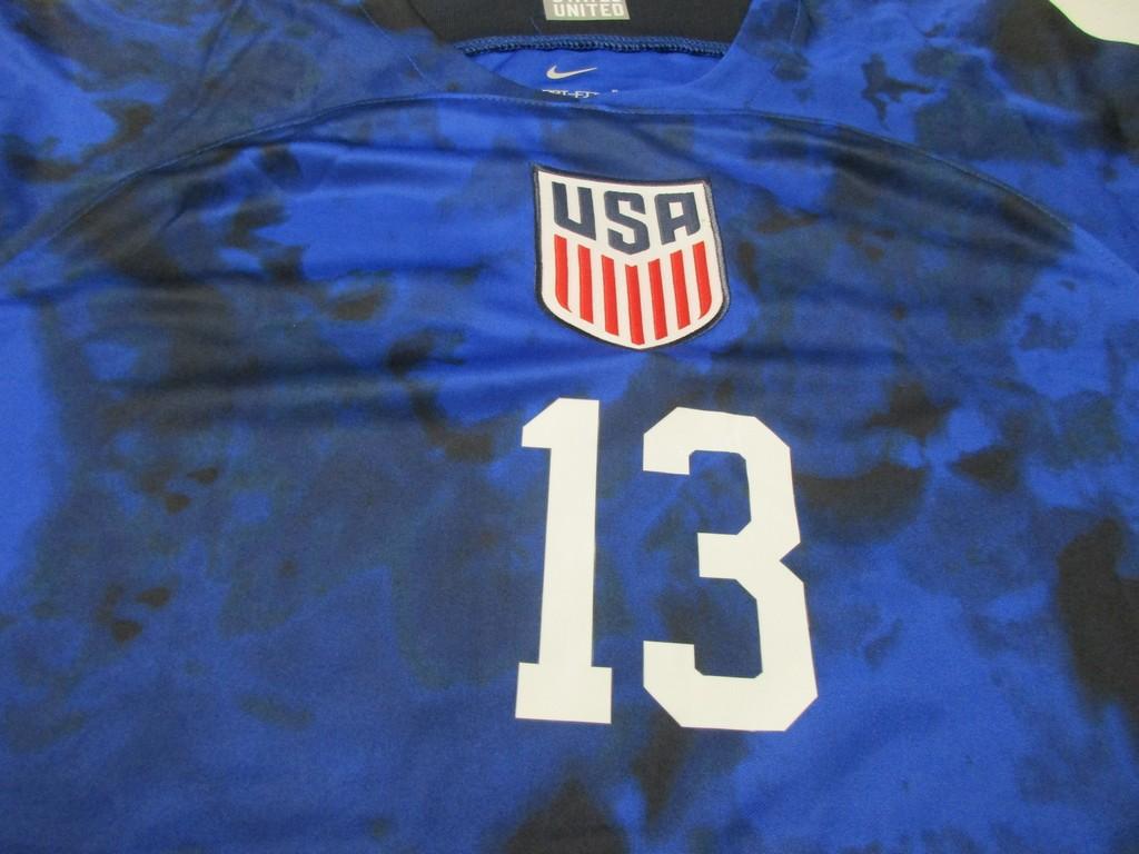 Alex Morgan of TEAM USA signed autographed soccer jersey PAAS COA 459