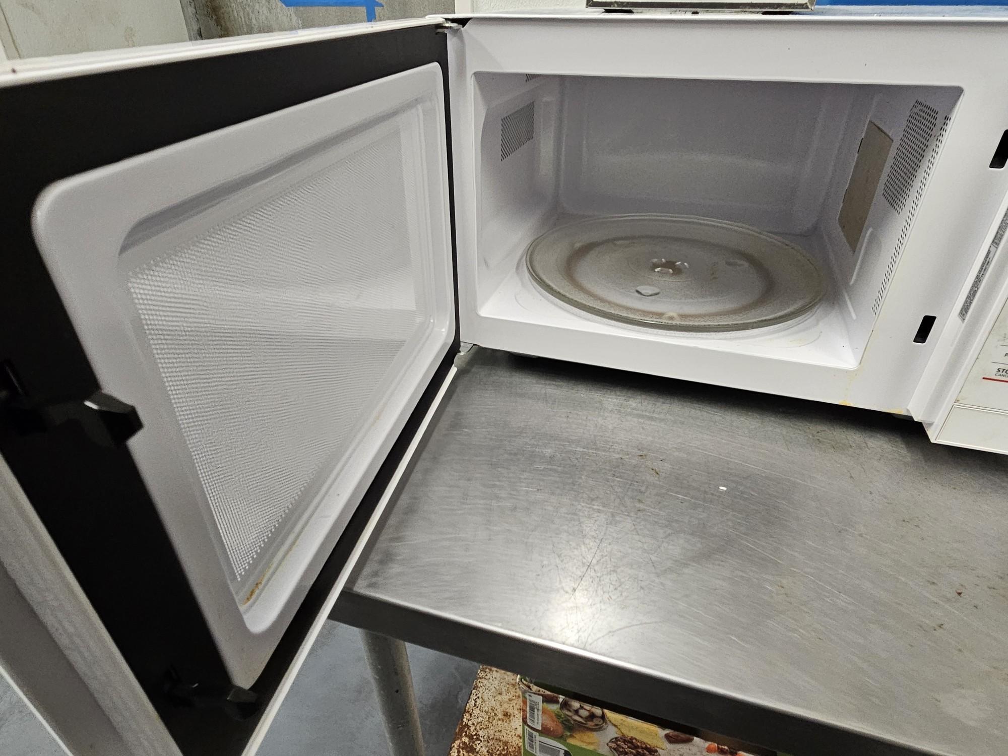 Magic Chef Carousel Microwave Oven
