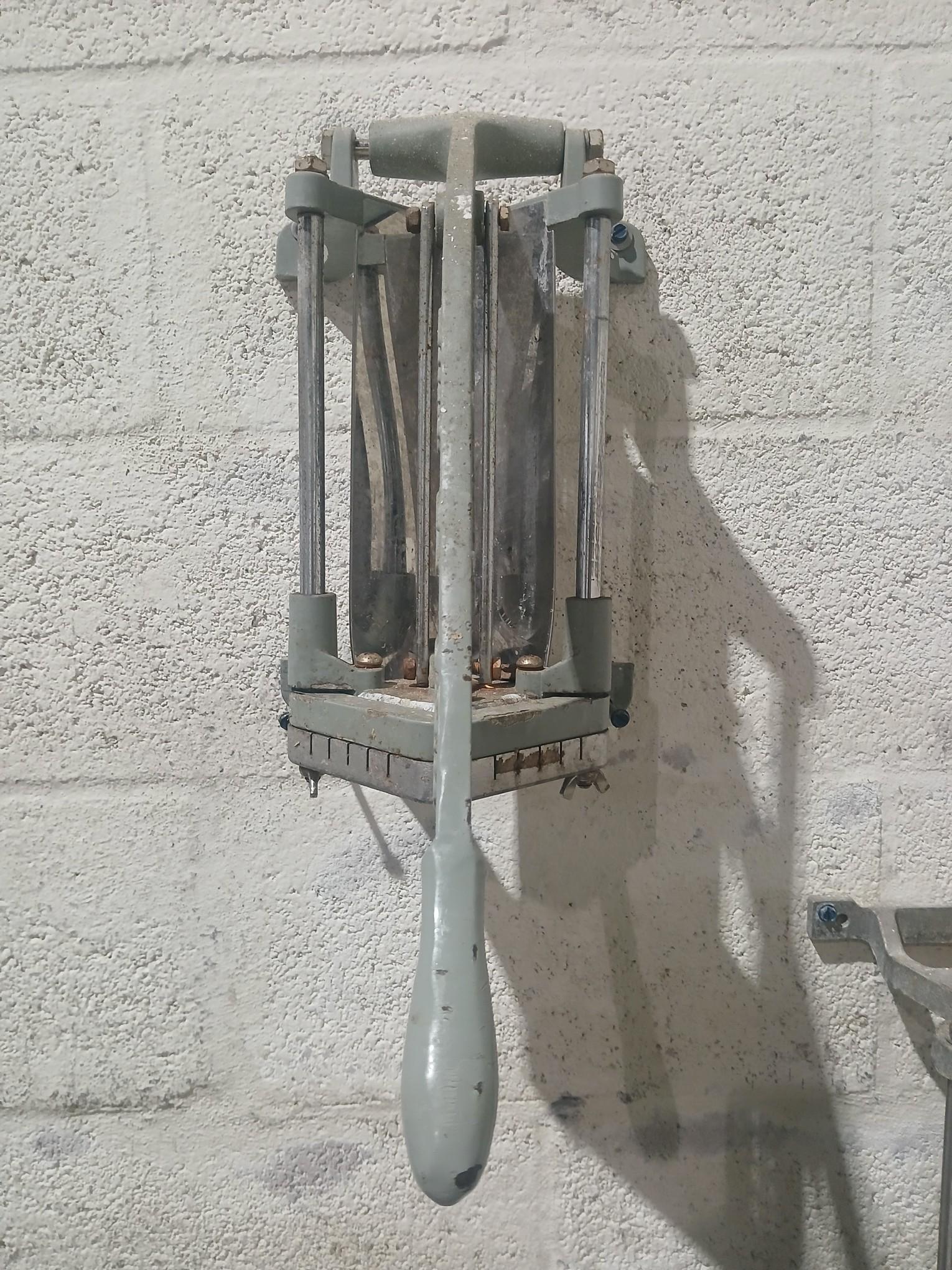 Table Mount Potatoe Slicer / Food Slicer Chopper - Please see pics for additional specs.