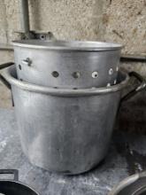 Large Aluminum Pot with Strainer