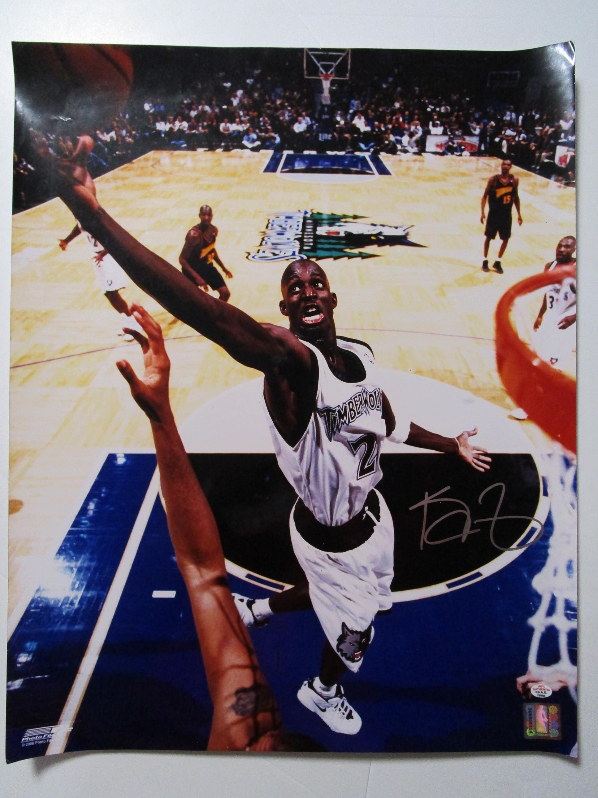 Kevin Garnett of the Minnesota Timberwolves signed autographed 16x20 photo PAAS Sticker 965