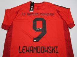 Robert Lewandowski of FC Bayern Munchen signed autographed soccer jersey PAAS COA 695