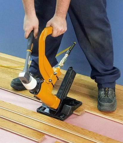 Bostitch 1.5 - 2 inch Flooring Pneumatic Stapler 9R209352