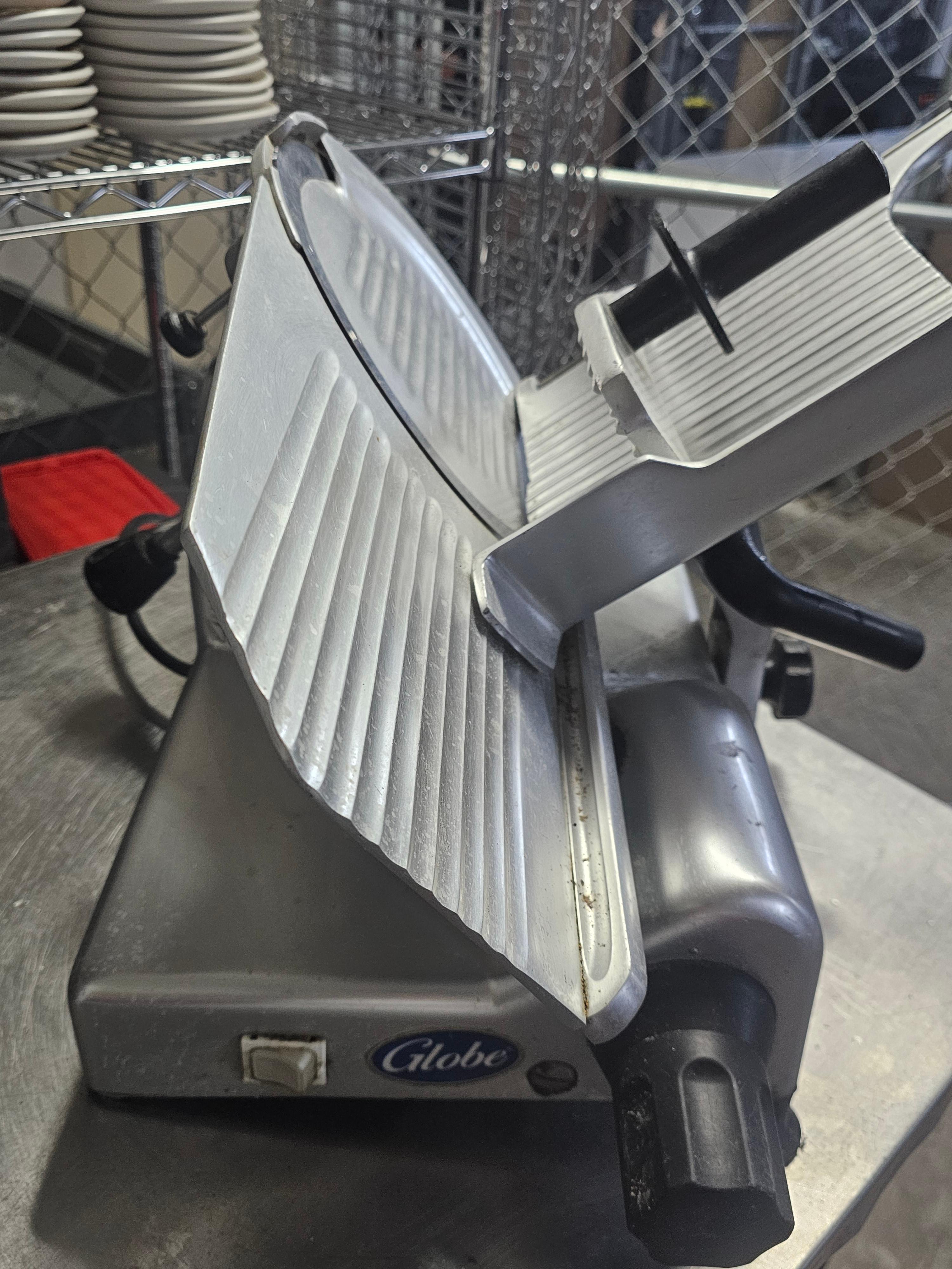 Globe G10 10" Meat Slicer - No Sharpener (missing two feet)