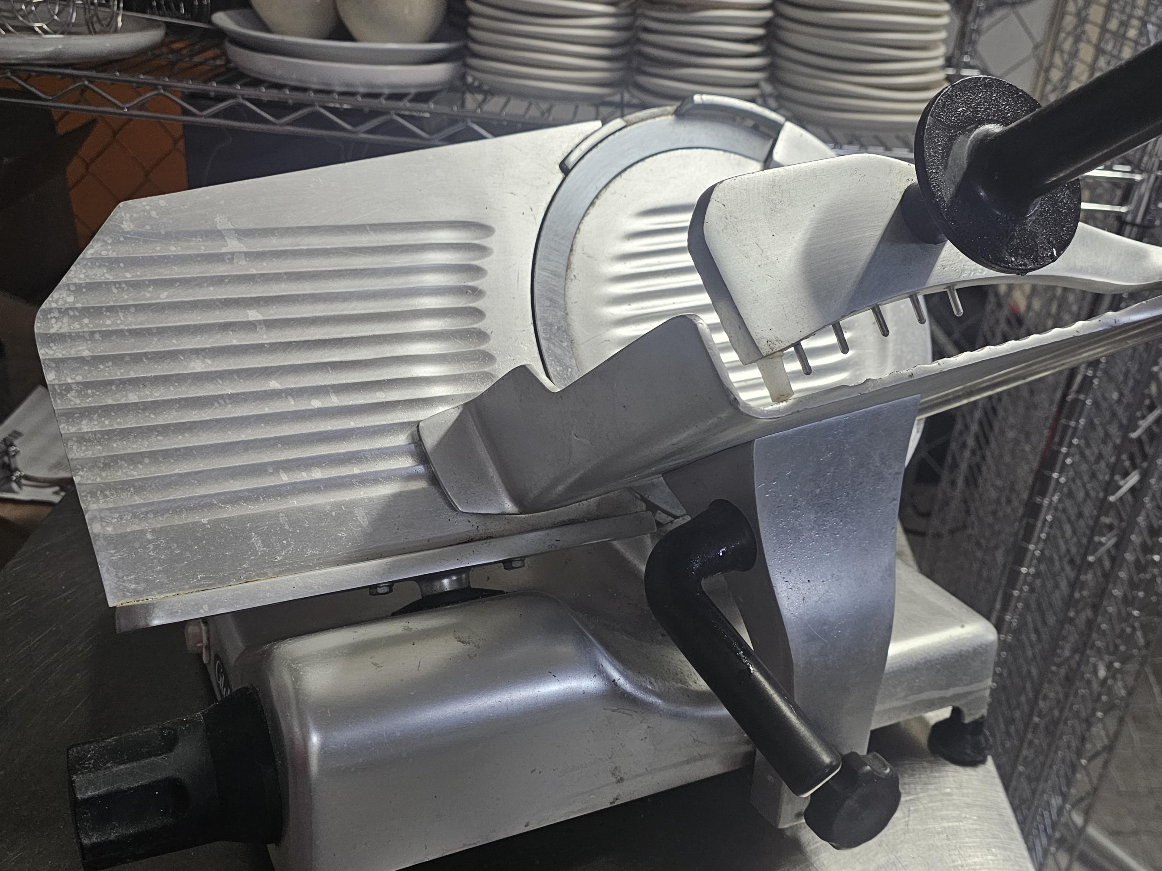 Globe G10 10" Meat Slicer - No Sharpener (missing two feet)